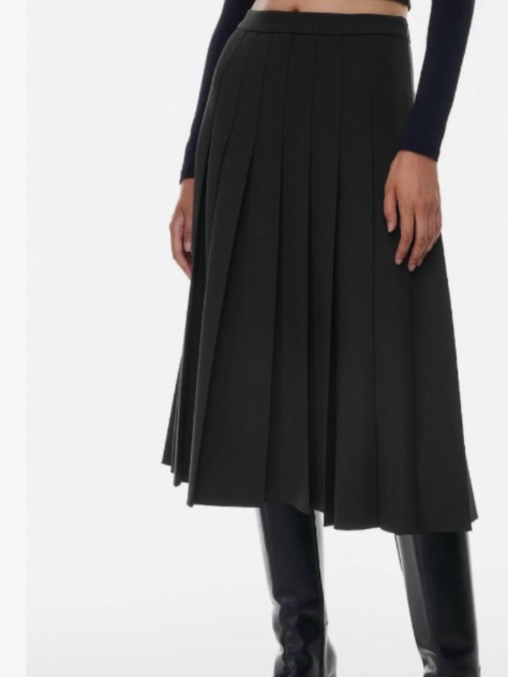 NWOT Aritzia Babaton pleated black skirt